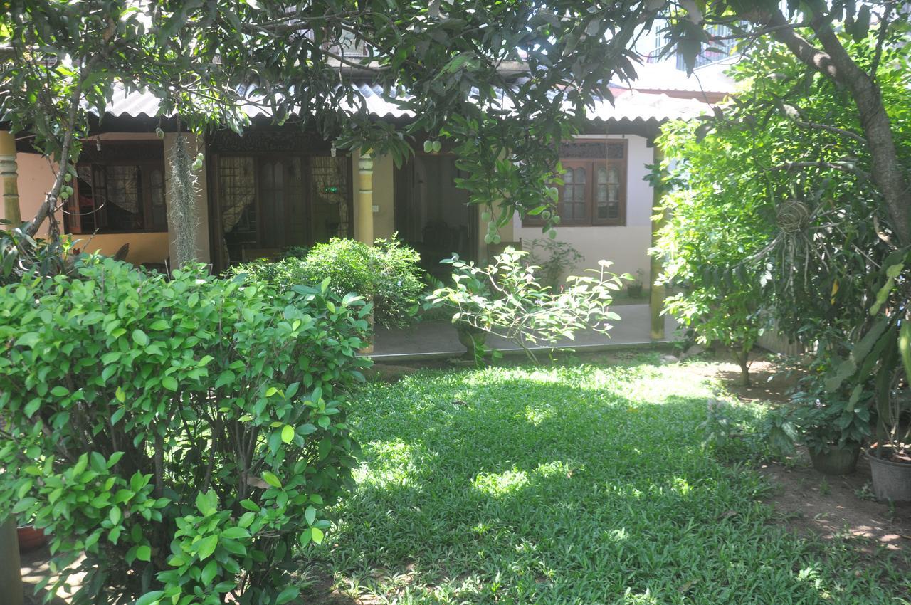 Nisadi Villa Bentota Exterior photo